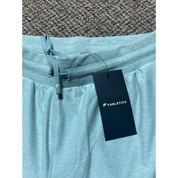 Fabletics The Cloud Jersey Short Mens Medium, Sage Green Heather, NWT - Picture 3 of 11